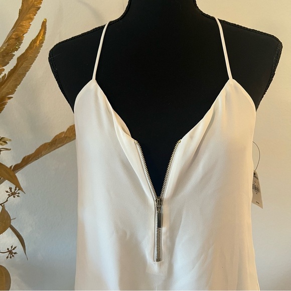 Express NWT Sleeveless Ivory Blouse with Gold Zipper - Picture 3 of 12